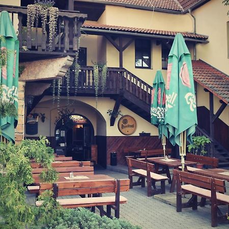 Hotel U Dvou Medvidku Chomutov Buitenkant foto