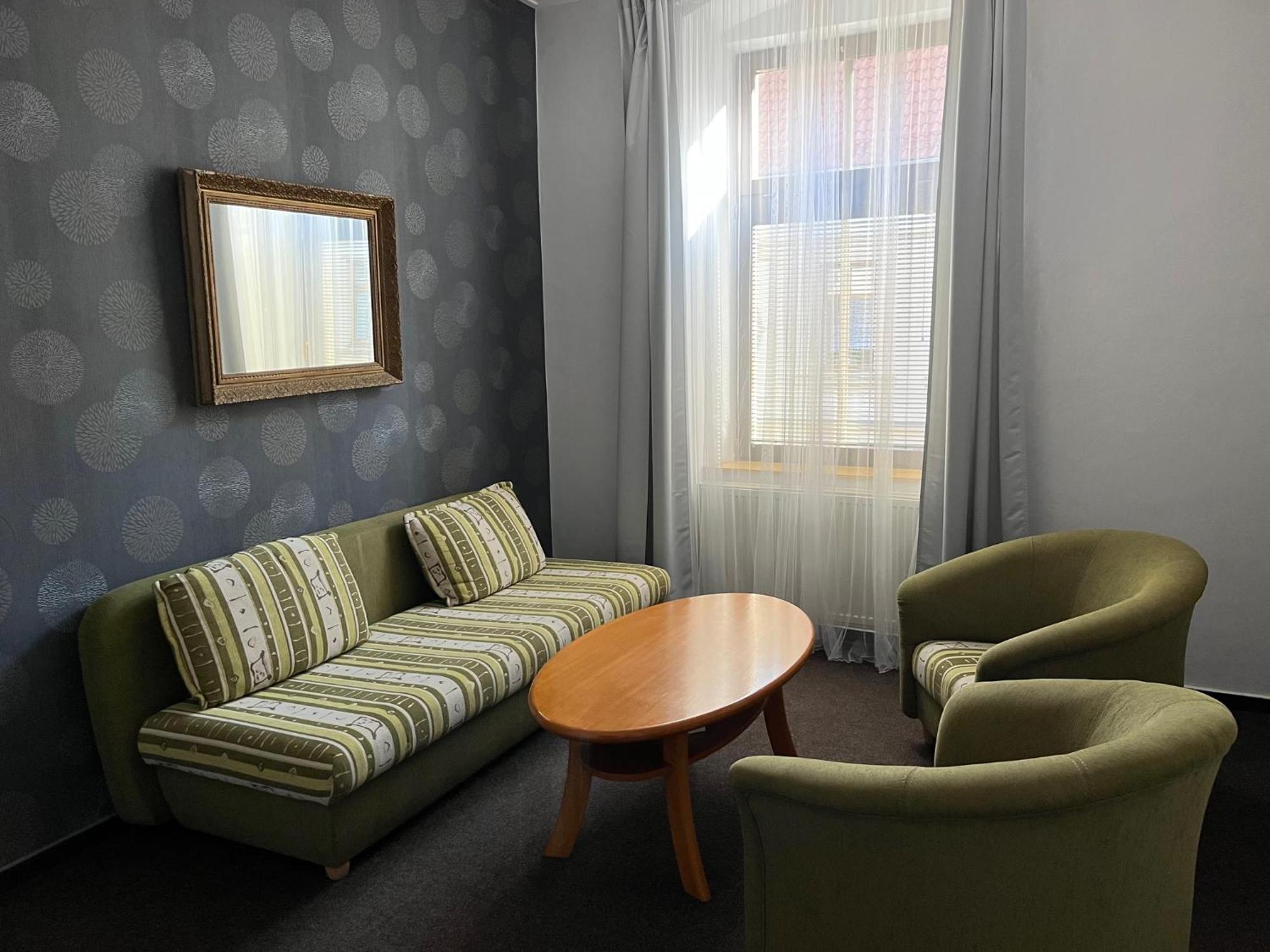 Hotel U Dvou Medvidku Chomutov Buitenkant foto