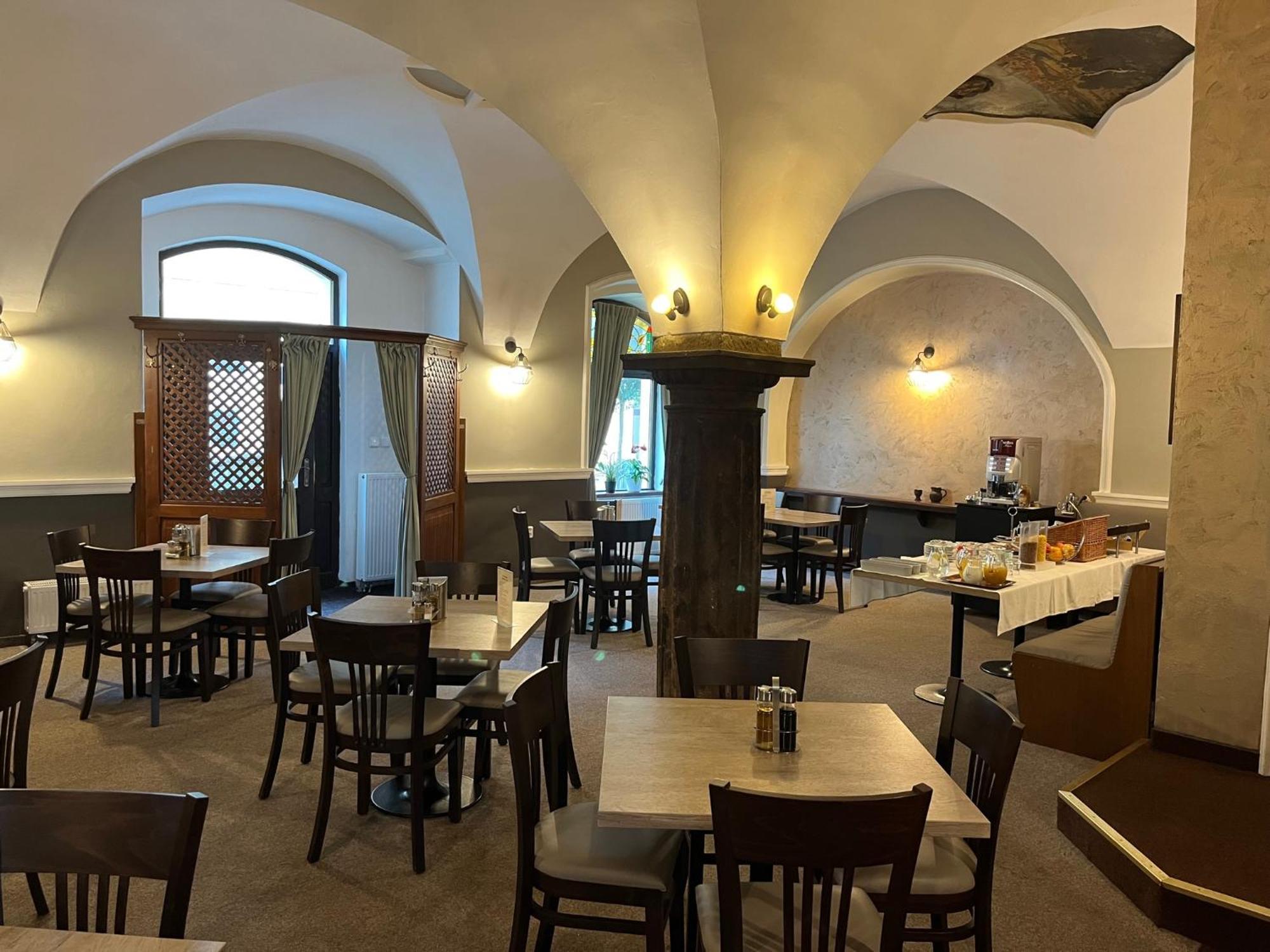 Hotel U Dvou Medvidku Chomutov Buitenkant foto
