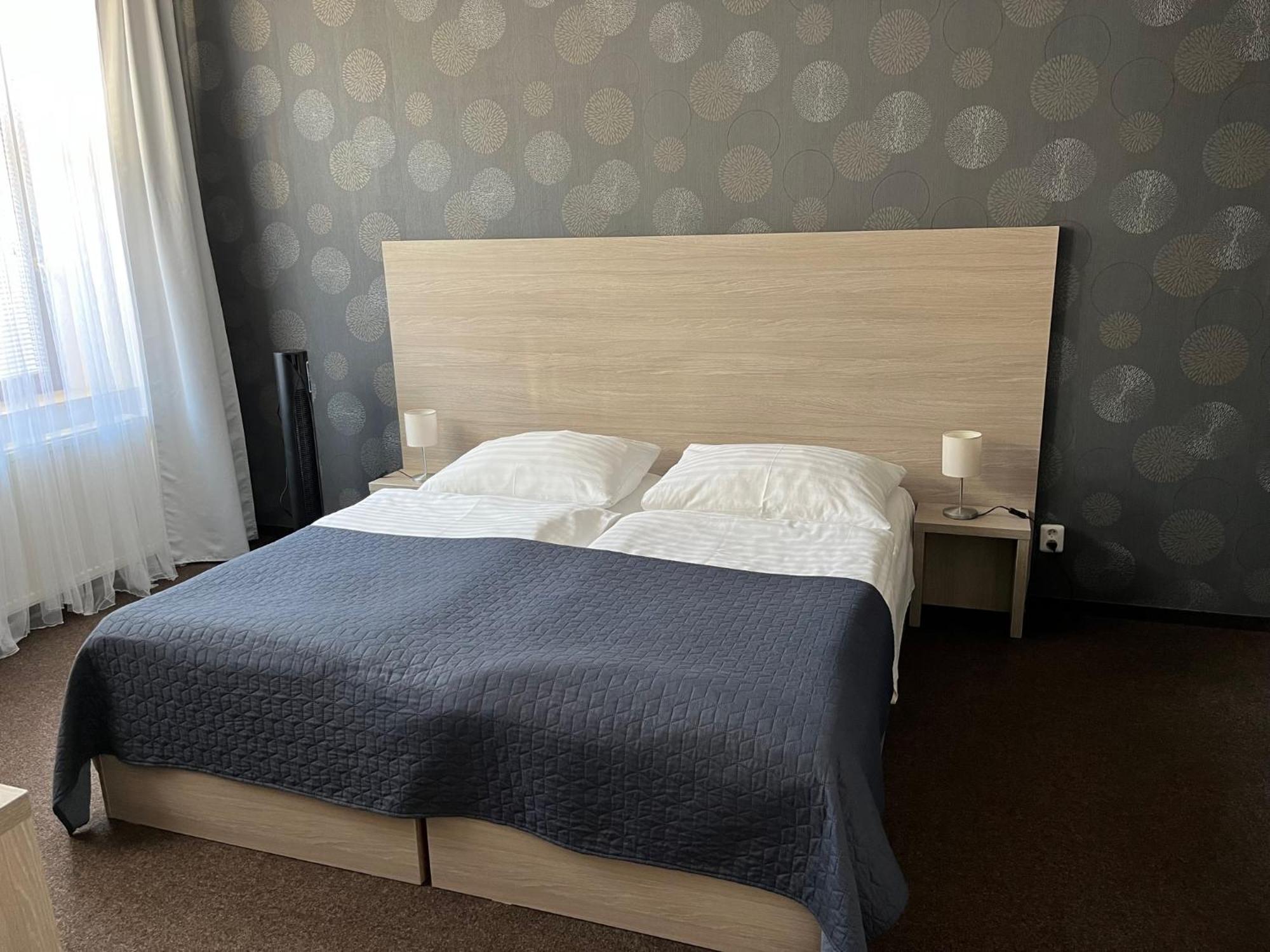 Hotel U Dvou Medvidku Chomutov Buitenkant foto