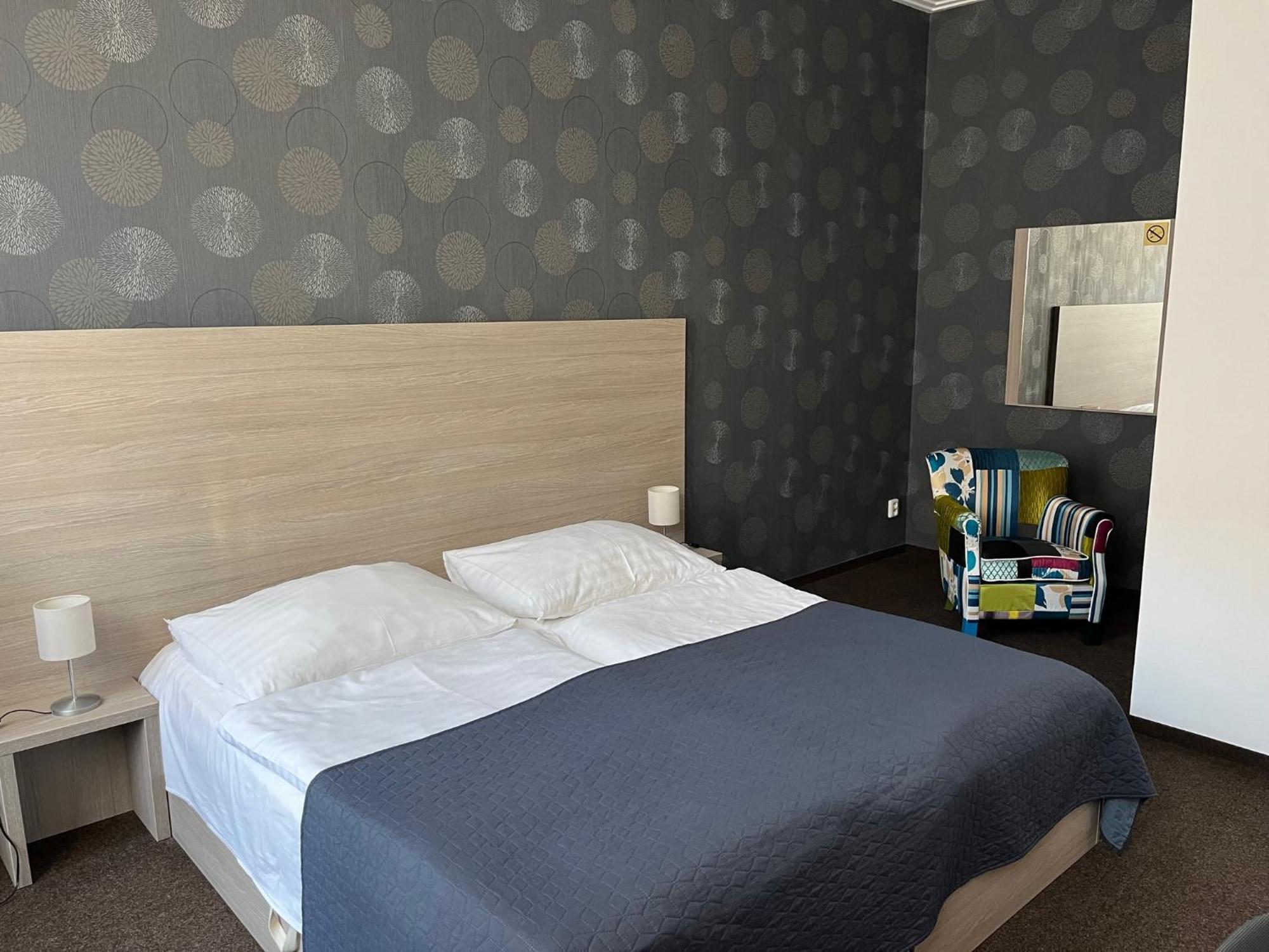 Hotel U Dvou Medvidku Chomutov Buitenkant foto