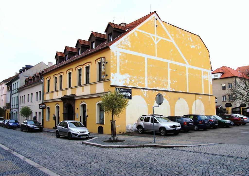 Hotel U Dvou Medvidku Chomutov Buitenkant foto